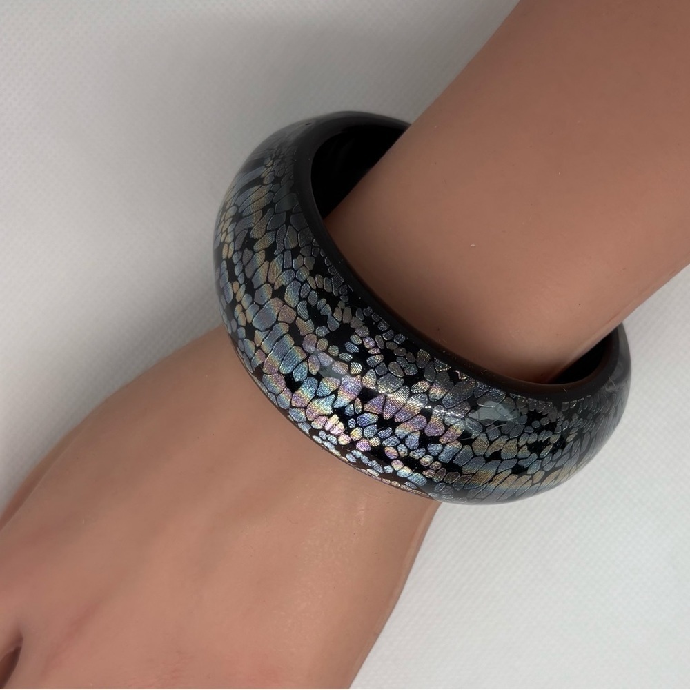Elegant Black and Silver Bracelet